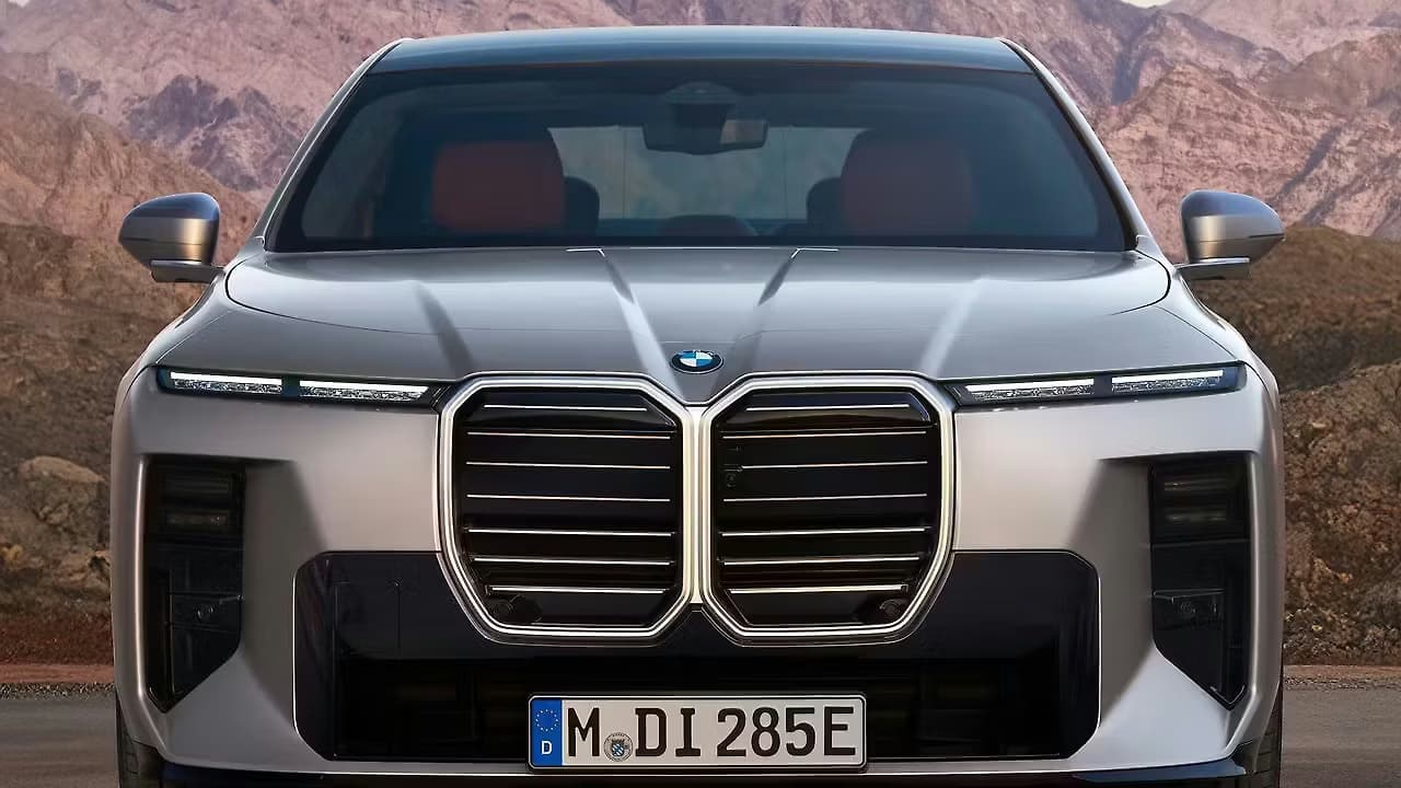 BMW i7 Grille