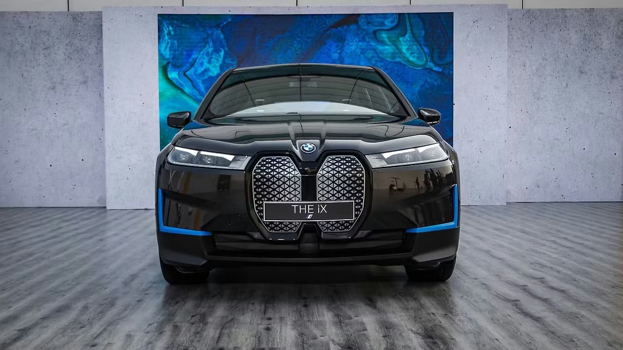 BMW iX Front View