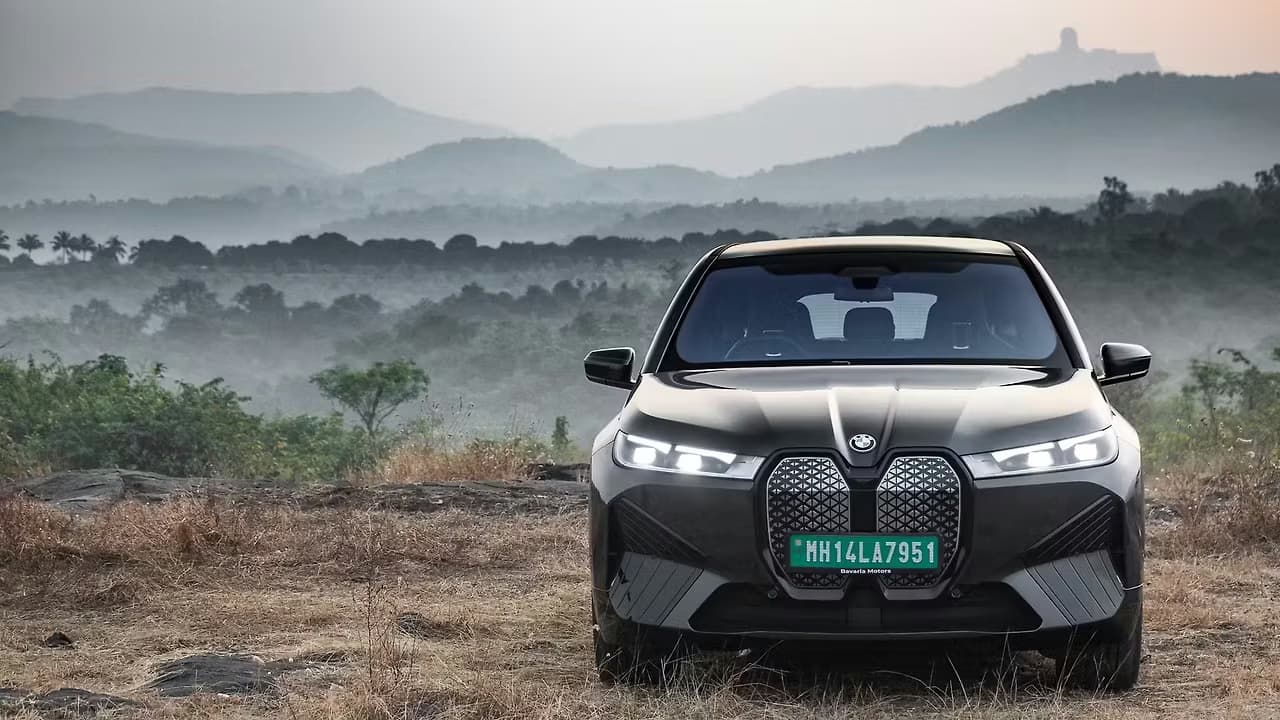 BMW iX Front View