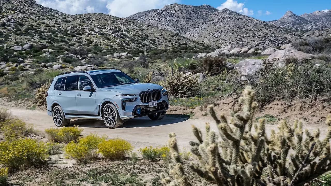 BMW X7 Right Side View