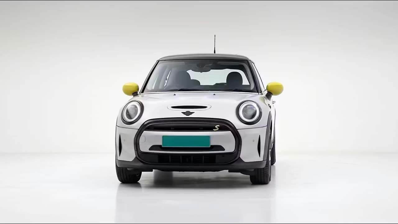 Mini Cooper SE 360 frame 3