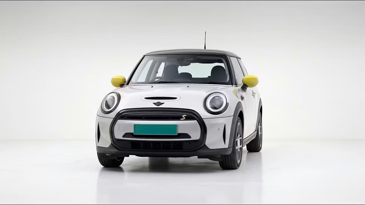 Mini Cooper SE 360 frame 4