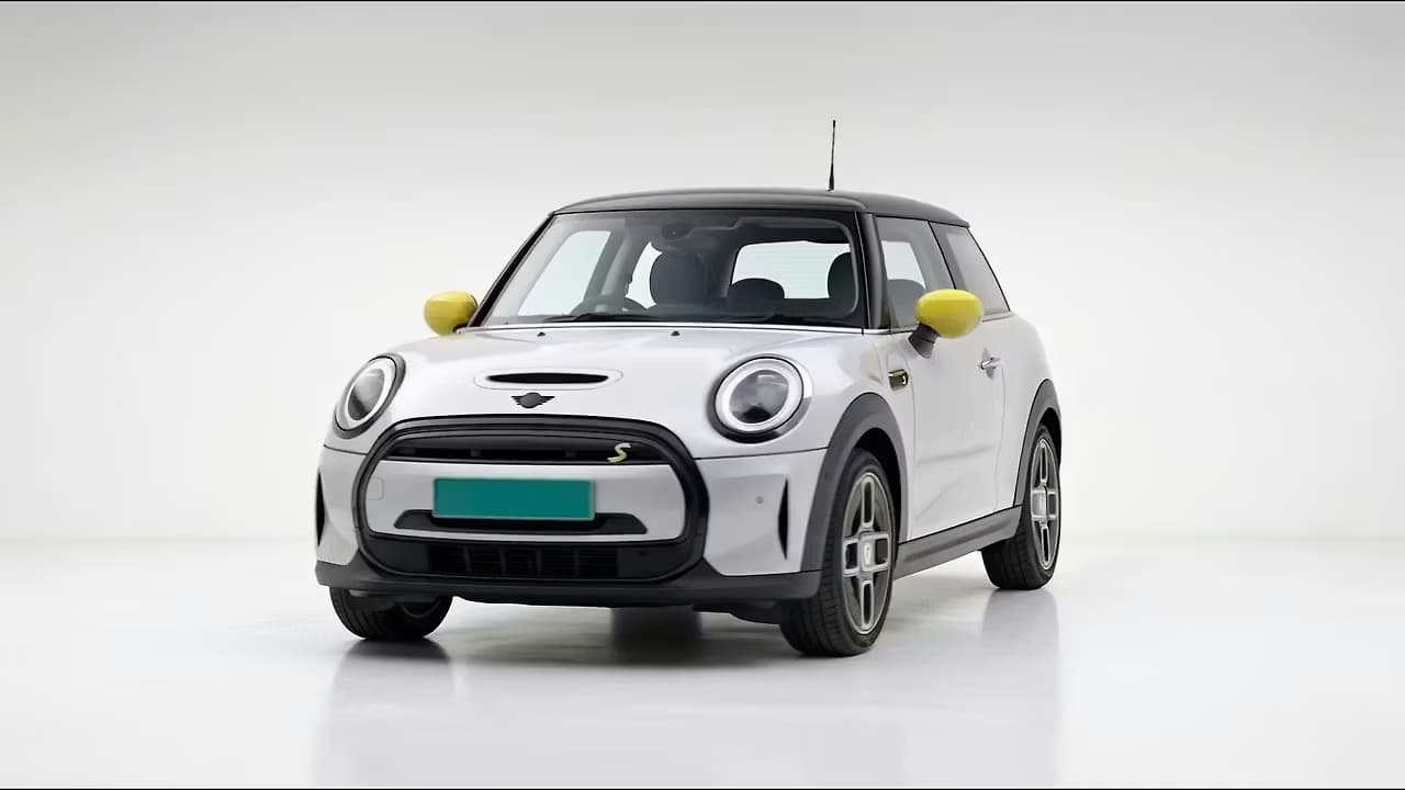 Mini Cooper SE 360 frame 5