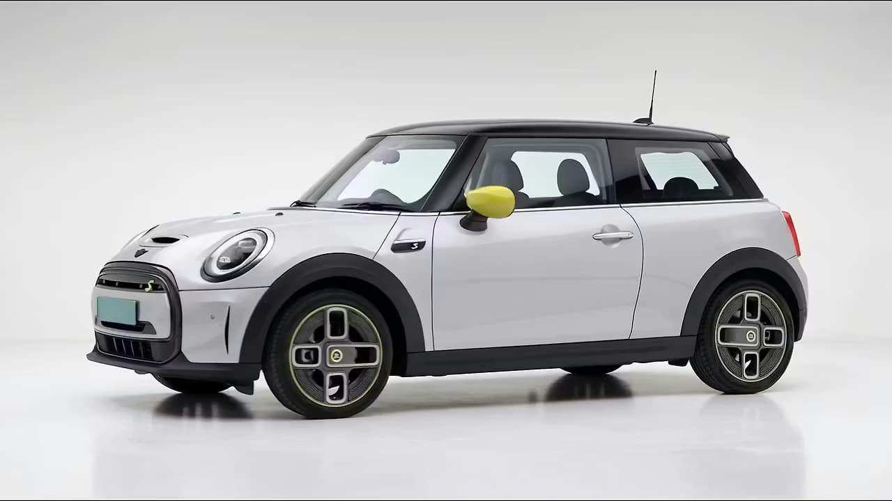 Mini Cooper SE 360 frame 10