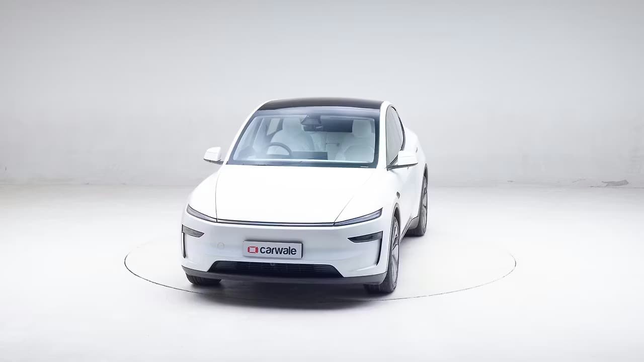 Tesla Model Y 360 frame 3