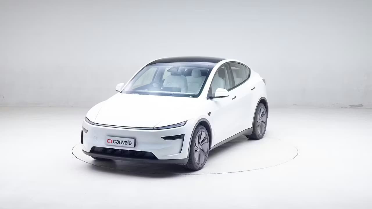 Tesla Model Y 360 frame 6