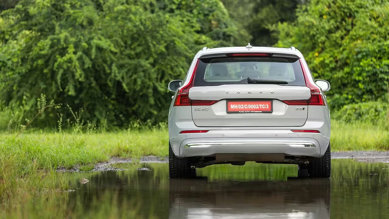 Volvo XC60 Rear View