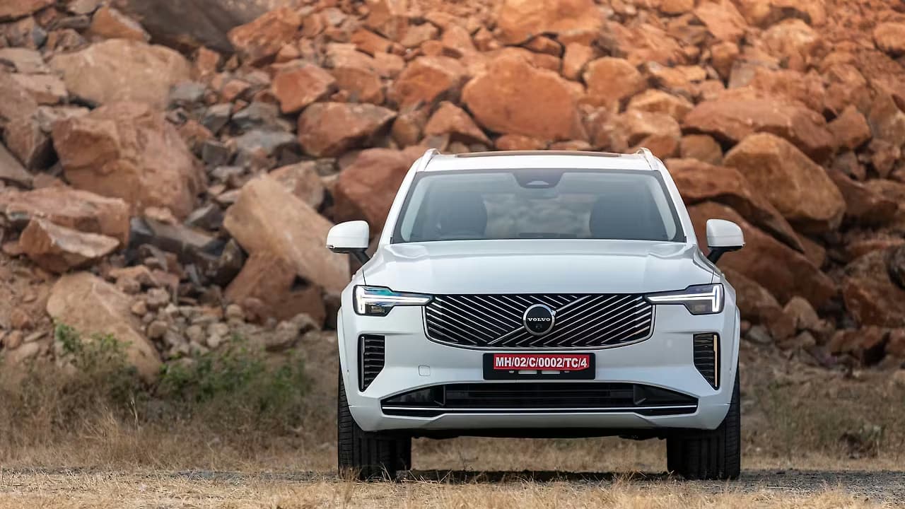 Volvo XC90 Front View